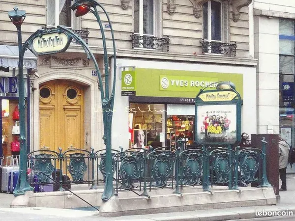 Local commercial à louer PARIS 75014 Avenue General leclerc devant sortie de métro et passage piéton