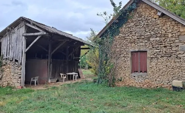 A vendre Maison 3 p. de 38 m2 à rénover sur terrain consttructible 1000 m2. VALOJOULX (24290)