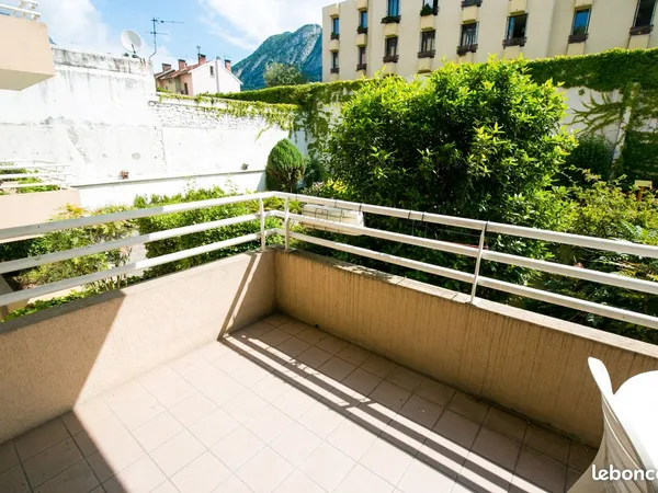 T3 63m² Centre Gare-calme-terrasse