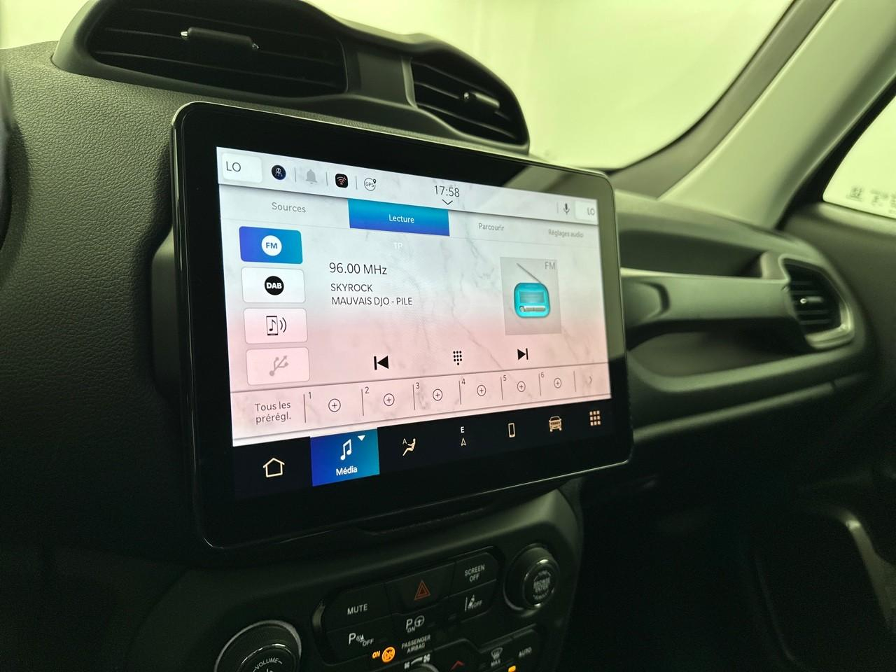 Jeep Renegade 1.5 turbo t4 130 ch bvr7 e-hybrid altitude — photo 24