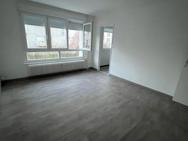 F2 39 m² entièrement rénové + parking - Thionville Briquerie