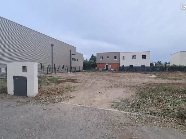 Terrain viabilisé 570 m2 à 600 m de la mer (Sérignan)