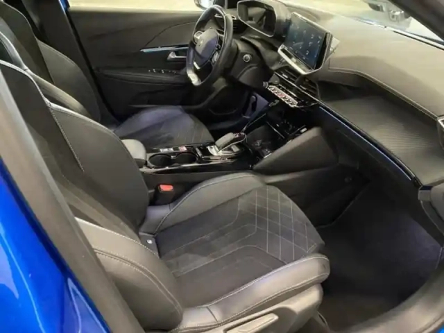 Peugeot 208 e- 136ch gt pack — photo 13