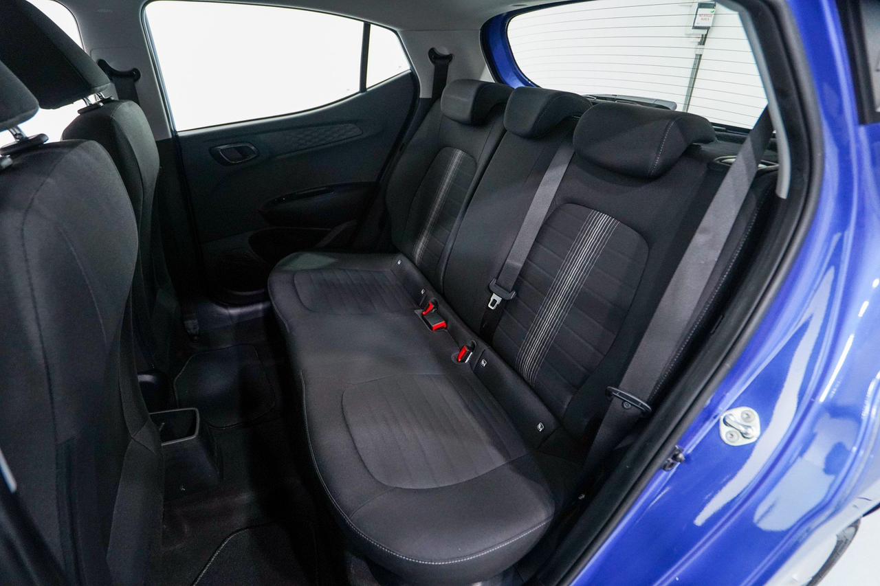 Hyundai i10 — photo 31