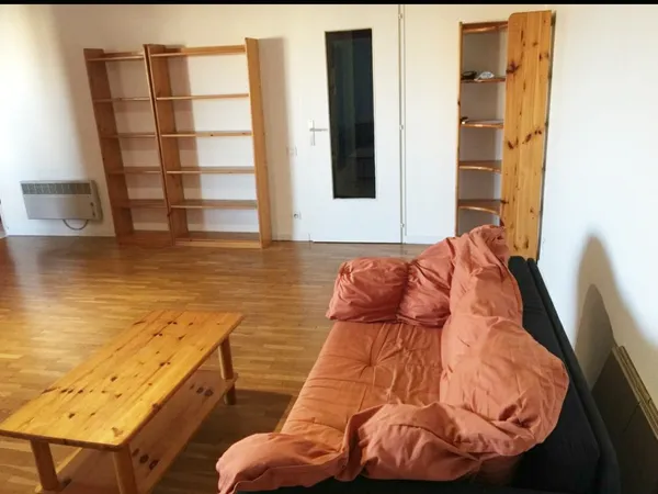 Loue Appartement F2 avec balcon, 57m² - Lyon 8ème