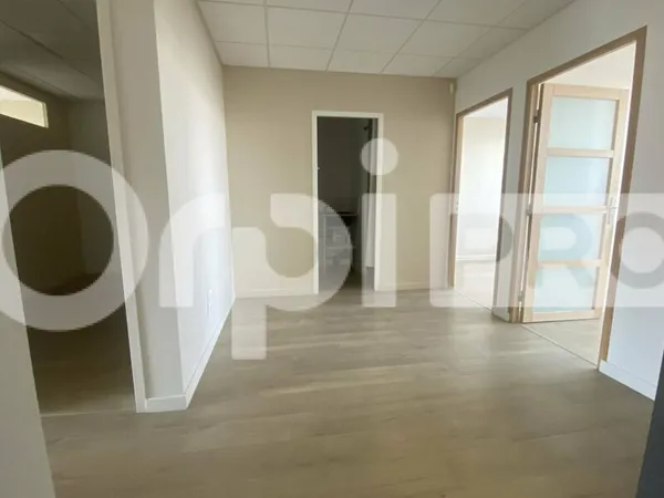 Bureaux 76 m²