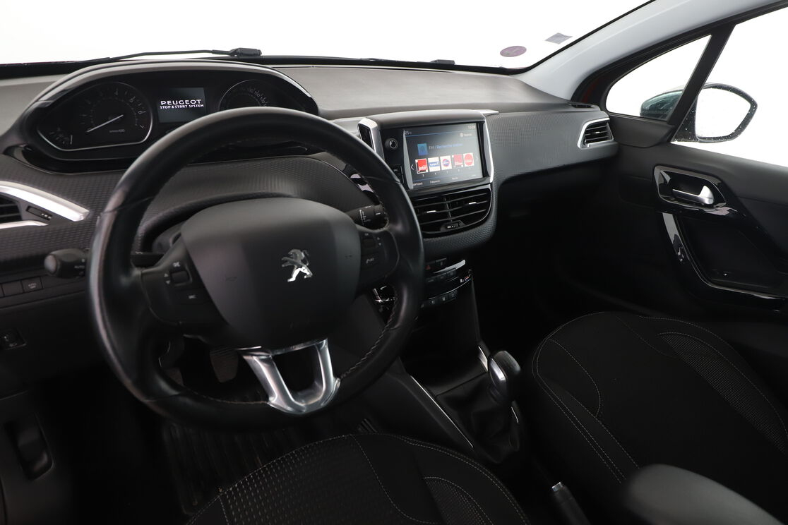 Peugeot 208 1.2 PureTech Allure — photo 10