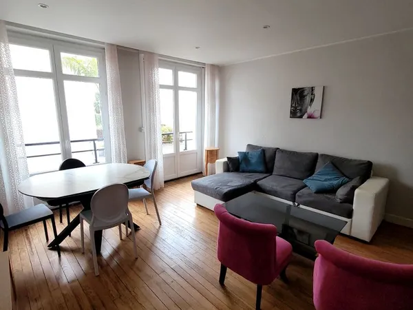 T2 BTZ ctre meublé location 12 mois renouvelable