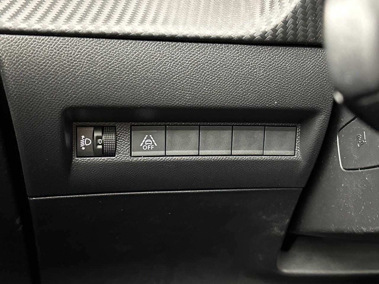 Peugeot 208 puretech 100 s&s bvm6 allure — photo 16