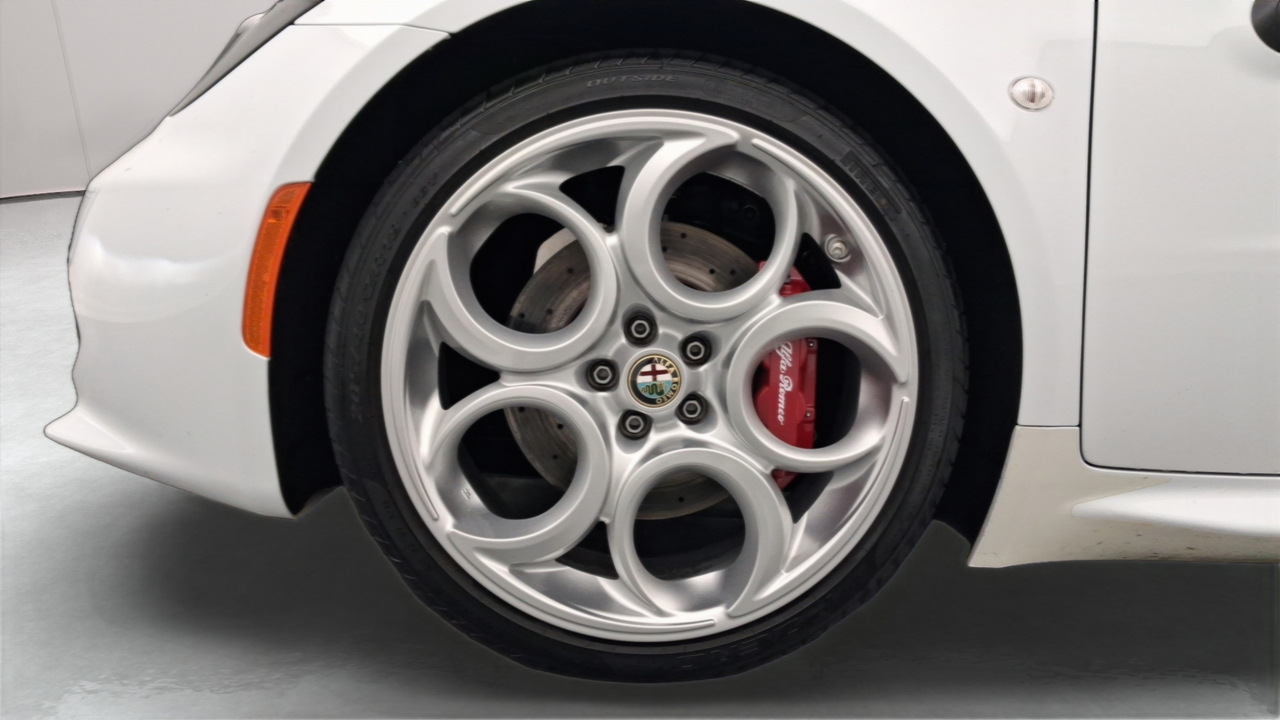 Alfa Romeo 4C 1750 Tbi 240 ch TCT — photo 14