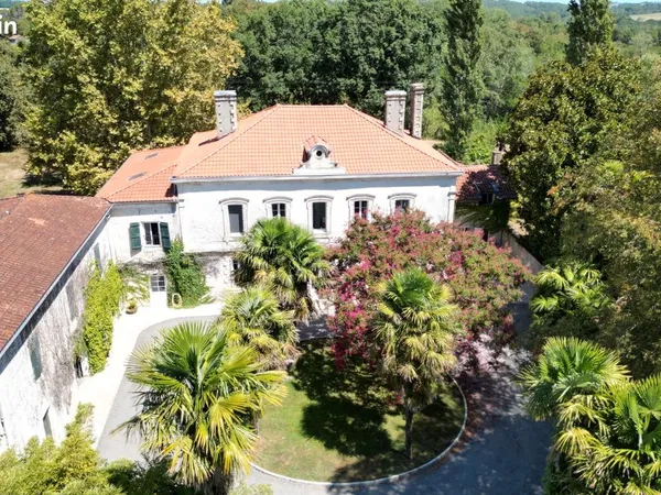 Maison 7 pièces 461 m²