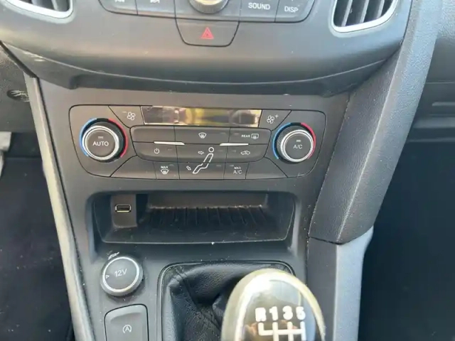 Ford Focus 1.0 ecoboost 125ch stop&amp;start titanium — photo 15