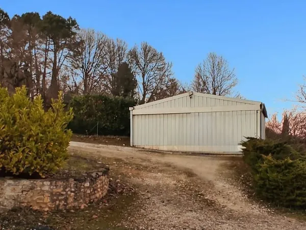 Local 2 pièces 93 m²