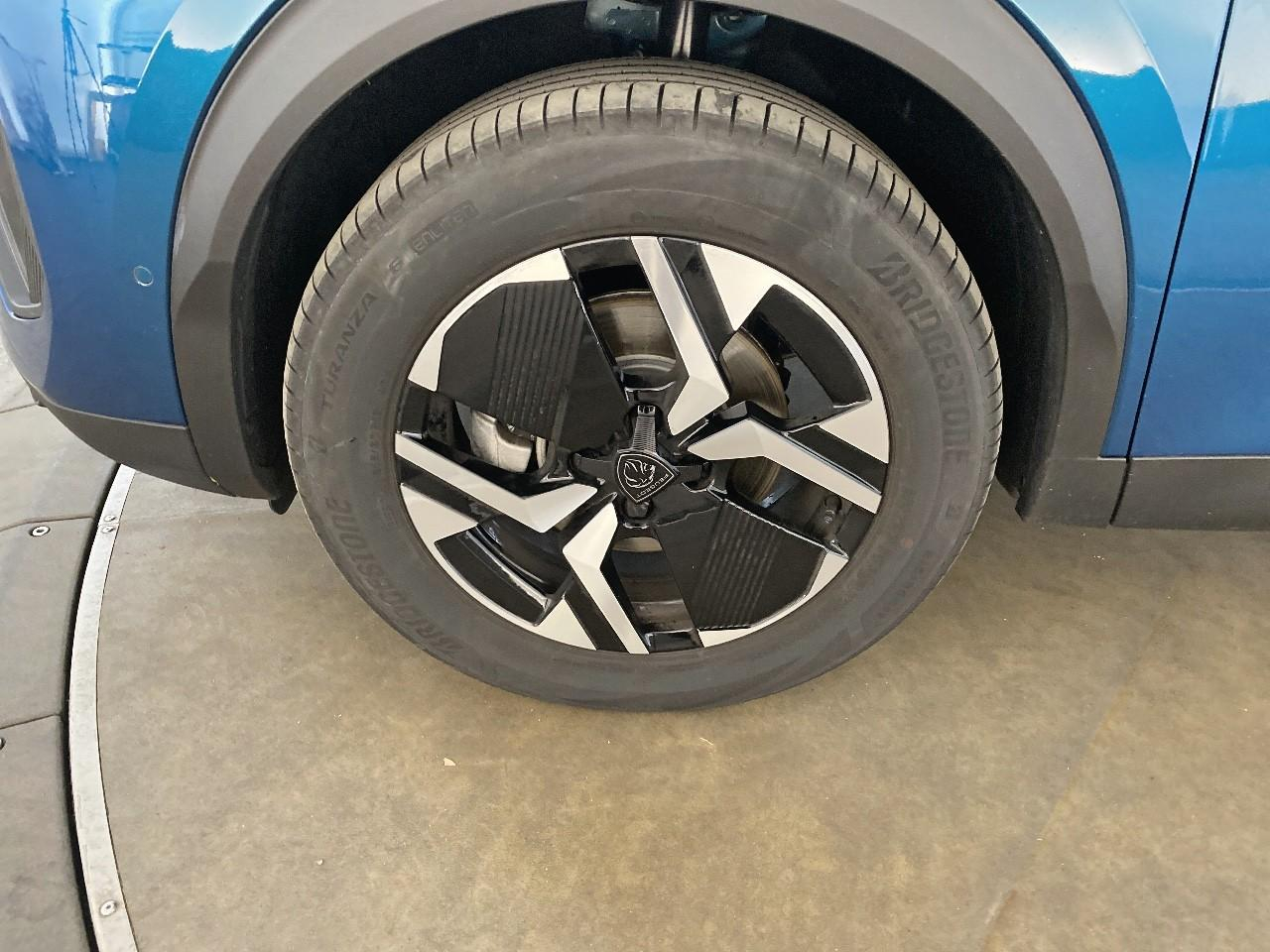 Peugeot 2008 hybrid 145 ch e-dcs6 allure — photo 11