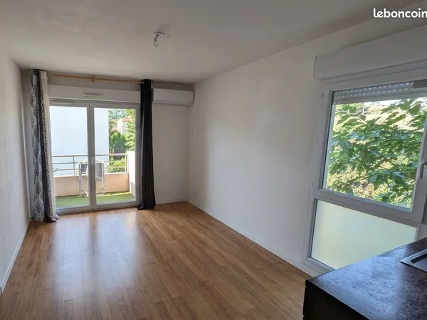 Appartement 2 pièces + Place de parking, Clim et charges faibles (T2)