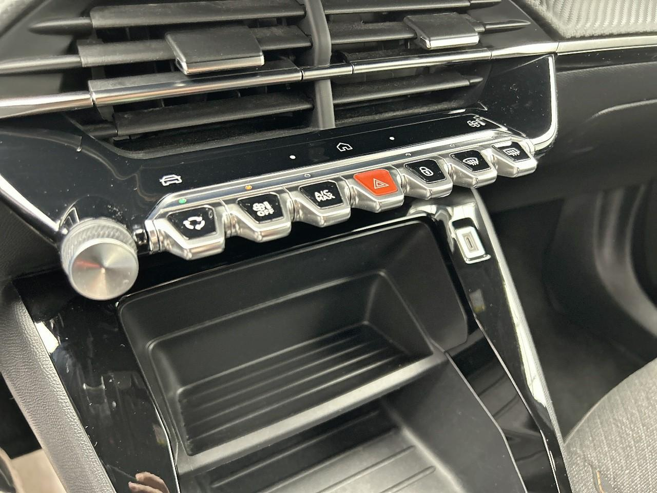 Peugeot 2008 hybrid 136 e-dcs6 style — photo 22