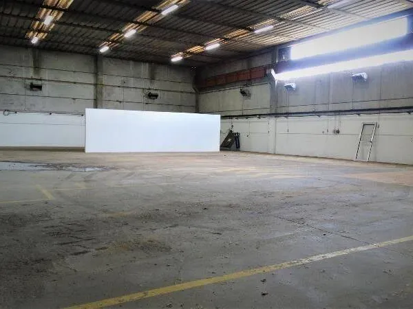 Local d'activité 690 m²