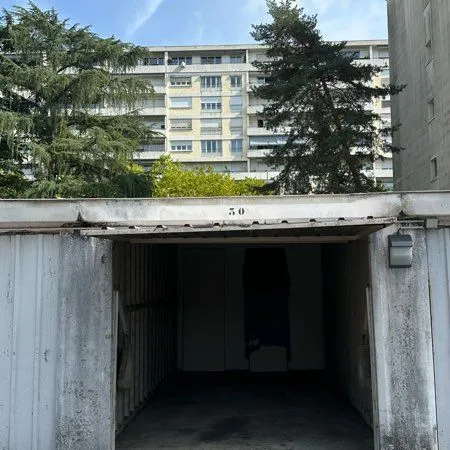 Garage en extérieur à louer