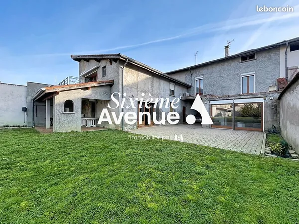 Maison de village 8 pièces 307 m²