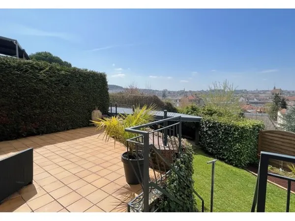 QUARTIER RECHERCHE, MAISON AVEC VUE SUR LA VILLE, TERRASSE ET JARDIN