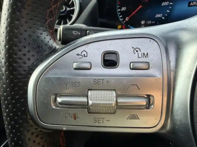 Mercedes Gla 200 d amg line — photo 17