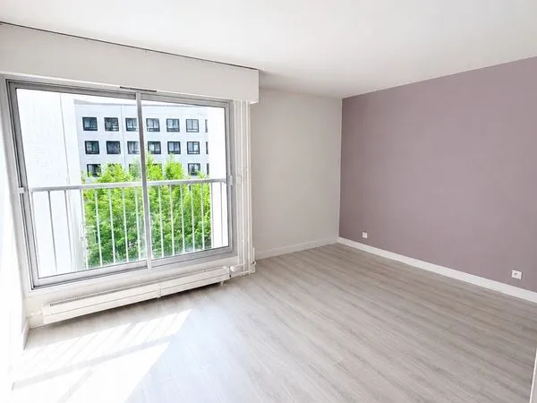 STUDIO LUMINEUX - 20,3 m² - PARIS 15e - 5eme Étage avec Ascenseur