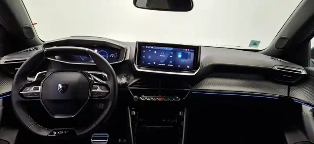 Peugeot 2008 hybrid 136 e-dcs6 — photo 15
