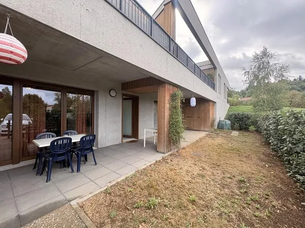 Appartement T3 meublé avec terrasse, jardin privatif et parking
