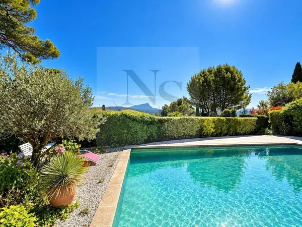 Villa 7 pièces 211 m²