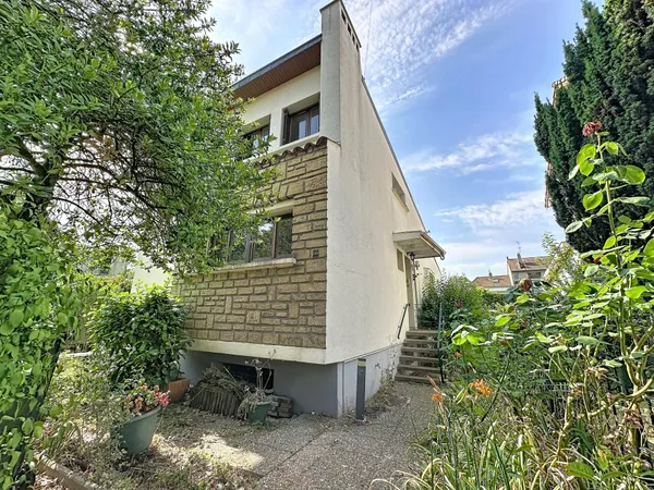 Maison individuelle avec fort potentiel - Le Ban-Saint-Martin