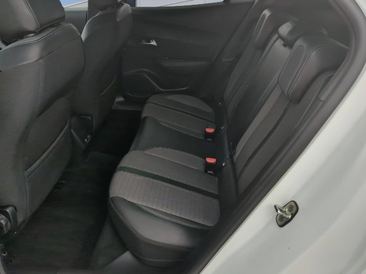 Peugeot 2008 puretech 130 s&s eat8 allure pack — photo 10
