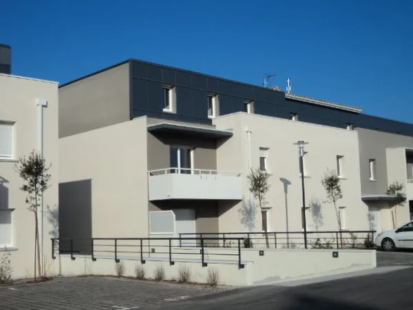 T2 MERIGNAC BEUTRE AVECBALCON ET PKG