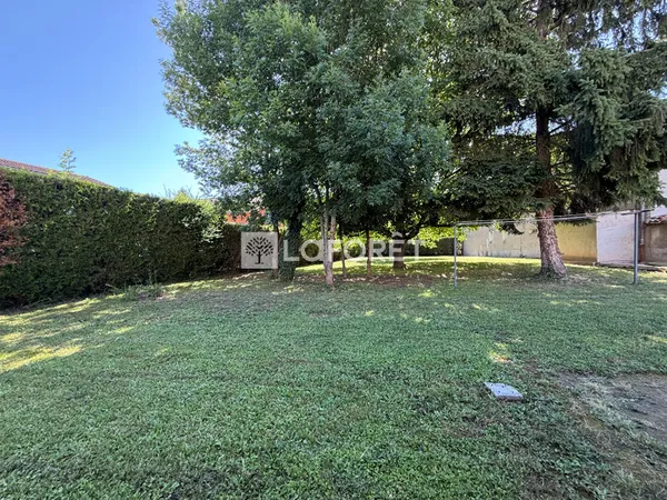 Terrain 561 m²