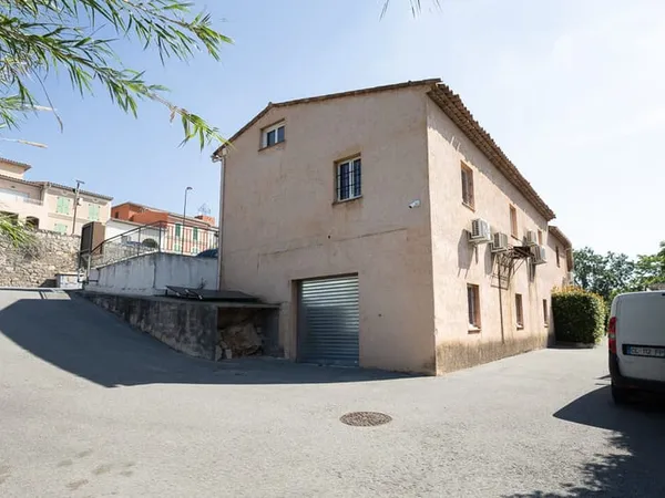 À louer 70m2 Local commercial / dépôt Le Rouret