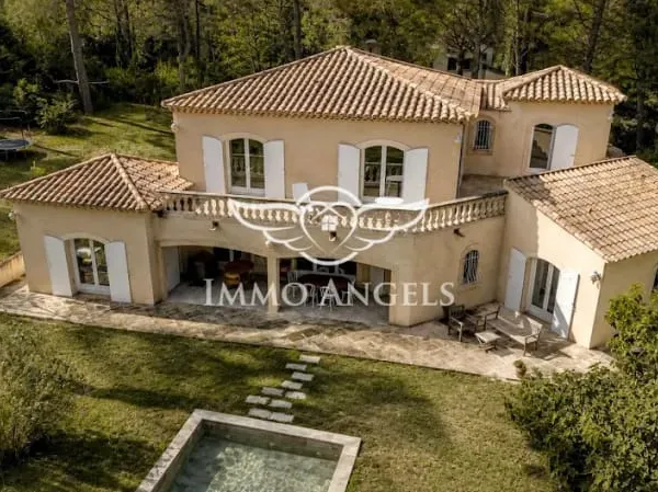 Villa 9 pièces 310 m²