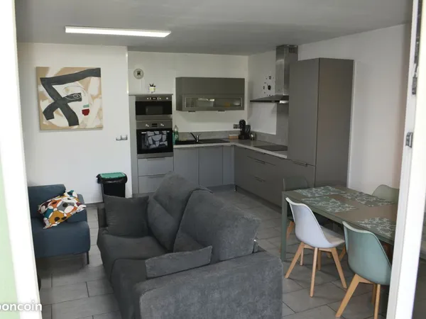 Appartement T3 meublé de 67 m² avec terrasse, parking et box