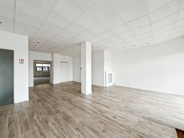 Local commercial Rouen 216.41 m2