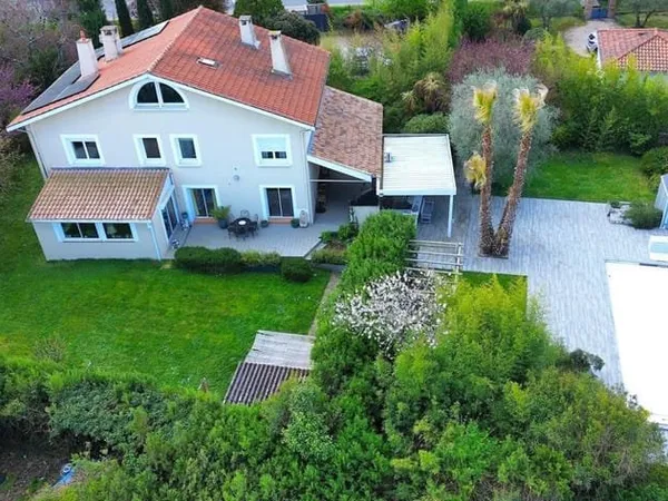 Propriété - 258m ²