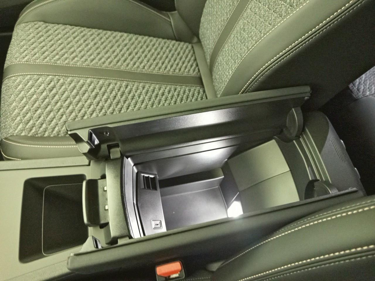 Peugeot 308 sw hybrid 145 e-dcs6 allure — photo 18