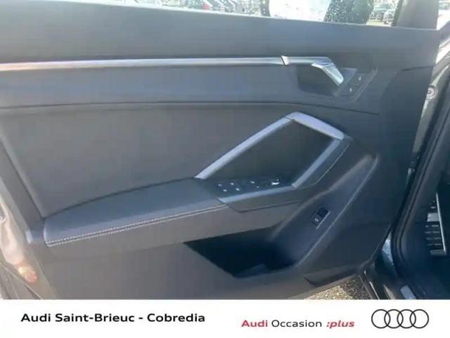 Audi Q3 35 tfsi 150ch s line s tronic 7 — photo 11