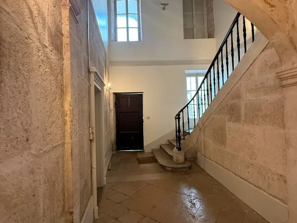 140 m² en plein centre de Dijon : appartement 41 m² + caveau 100 m² à rénover