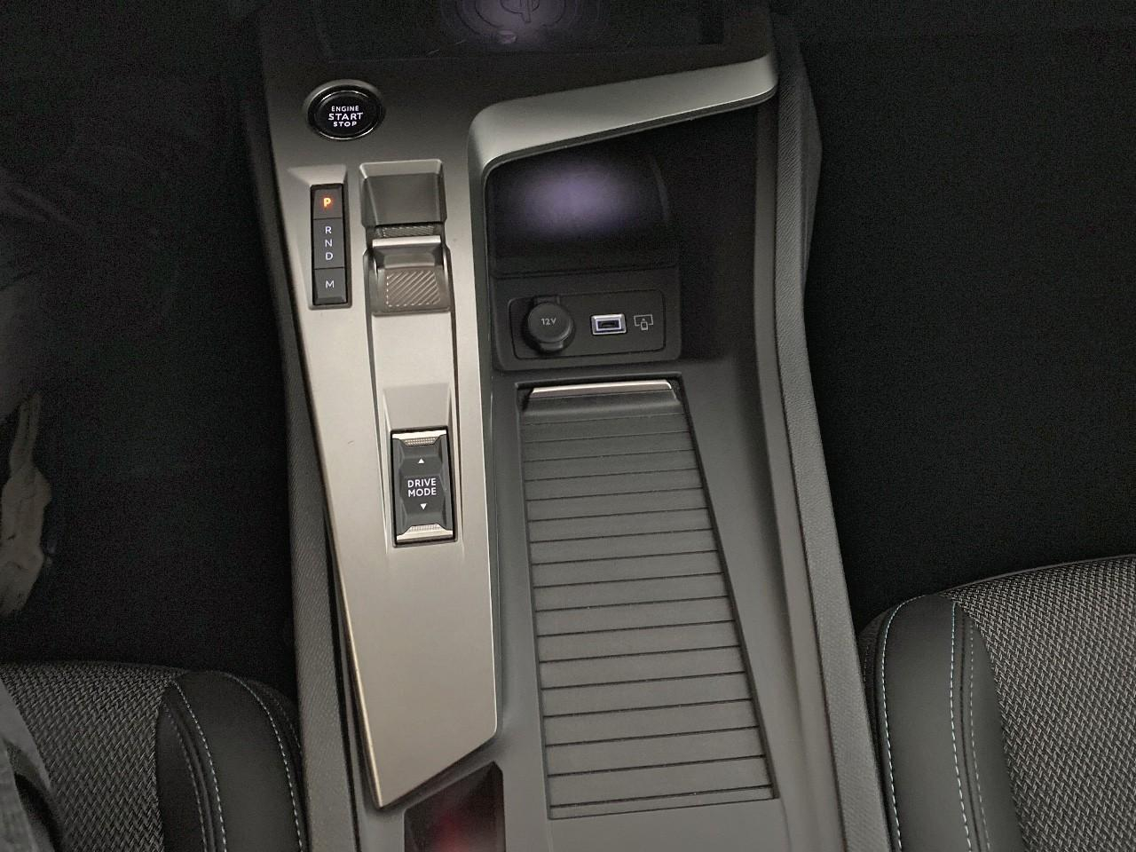 Peugeot 308 hybrid 145 e-dcs6 allure — photo 17