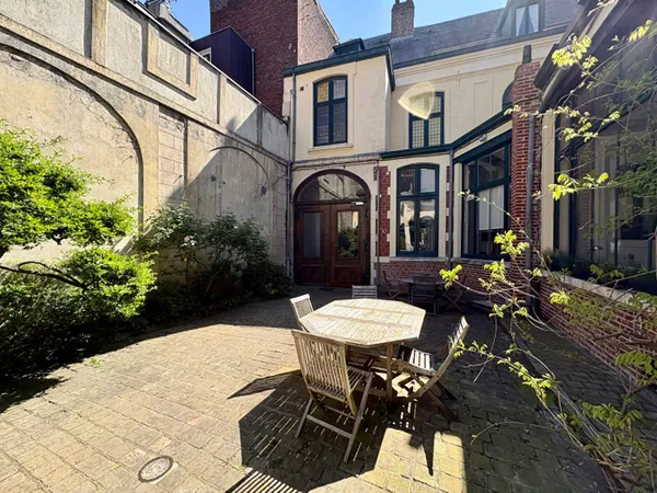 Vieux Lille, dans un hôtel particulier, magnifique Duplex, 3 ch