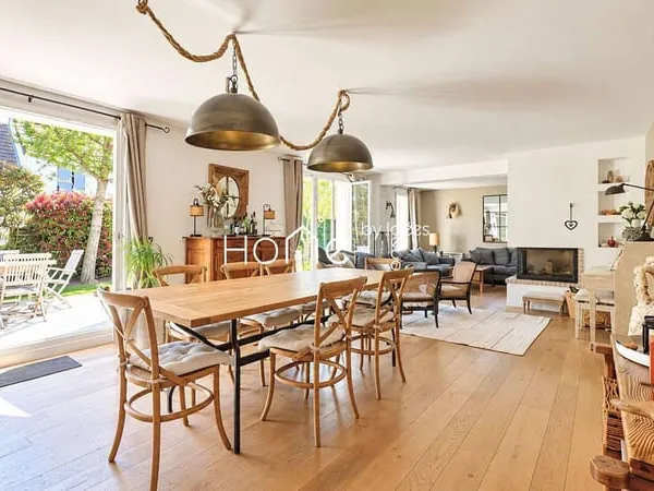 Maison 8 pièces 182 m²