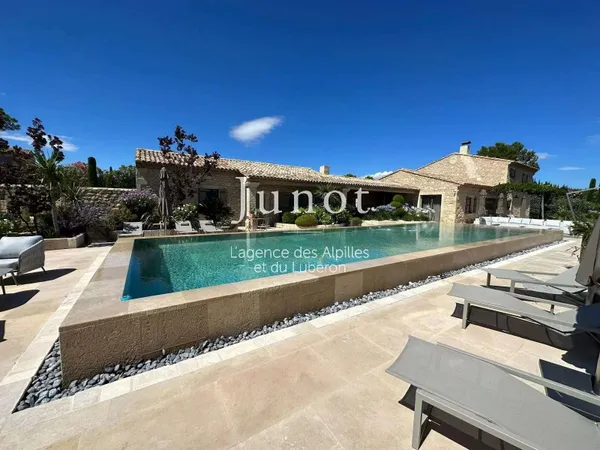 Maison 9 pièces 300 m²