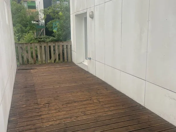 Vends 2 pièces 50 m2 terrasse de 23 m2 une place de parking