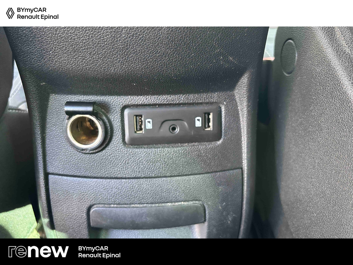 Renault Scenic TCe 140 FAP EDC — photo 23