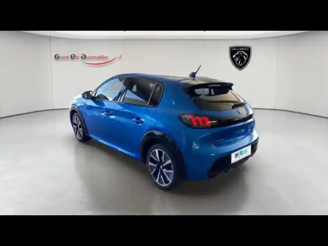 Peugeot 208 e- 136ch gt line — photo 3