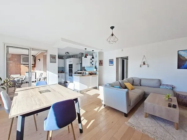 Toulouse Jean-Jaurès  Bel appartement T3 lumineux avec terrasse & parking