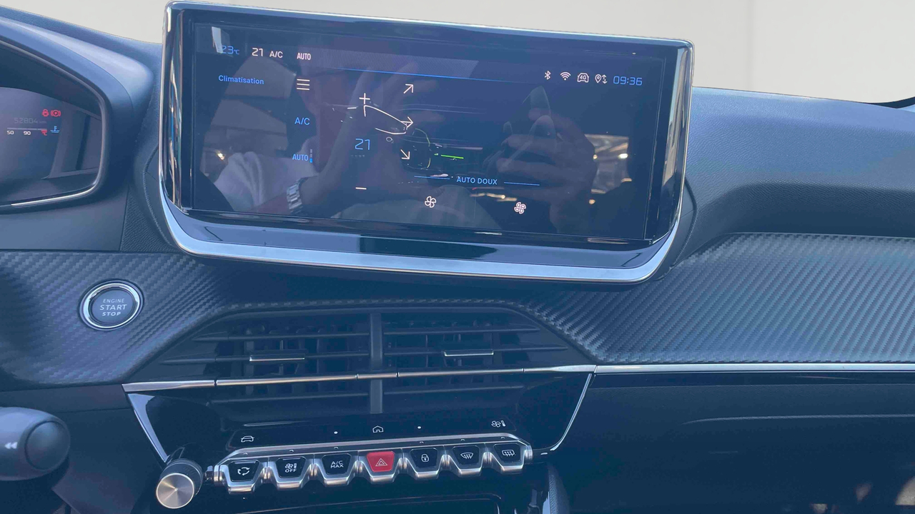 Peugeot 208 100 S&amp;S BVM6 — photo 21